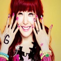 Phong cách thời trang nữ tính ngọt ngào của mắt cười Tiffany