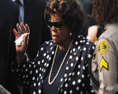 Michael Jackson’s mom to pay promoter US$800,000