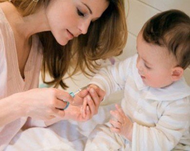 Mẹo hay cắt móng tay cho trẻ sơ sinh