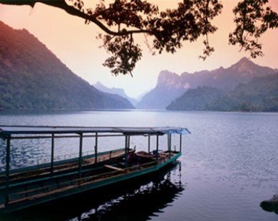 Ba Be on the list of 16 world’s most beautiful lakes