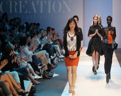 VNese designer makes it to final 12 at Asian fashion contest