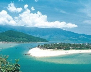 Lang Co Bay marks World-Bay status