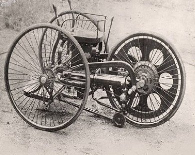 Chiếc xe máy 3 bánh đầu tiên trên thế giới