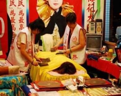 Massage bằng dao chặt thịt ở Đài loan