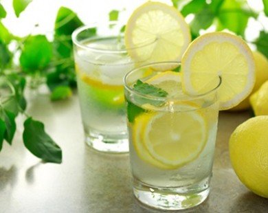 8 lý do bạn phải uống nước chanh mỗi ngày