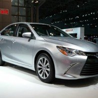 Toyota Camry 2015 có thể sạc không dây cho di động