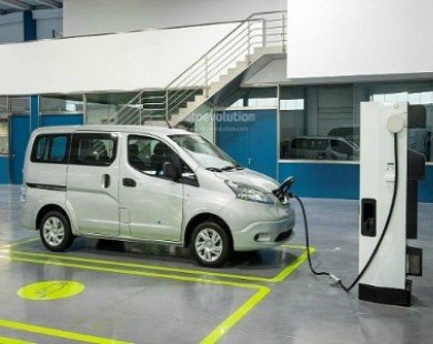 Nissan bắt đầu sản xuất xe tải điện e-NV200