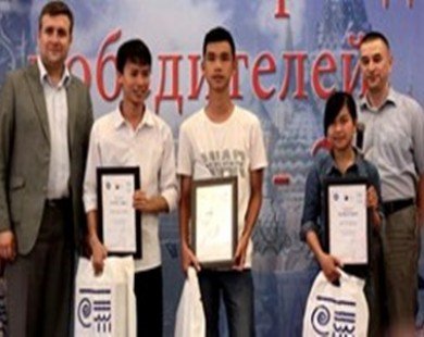Vietnamese students win physics prizes