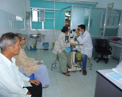 Poor patients hit hard by Hanoi’s equitisation move