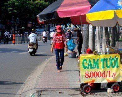 Bí mật cam vắt giá 7.000 đồng ở vỉa hè Sài Gòn