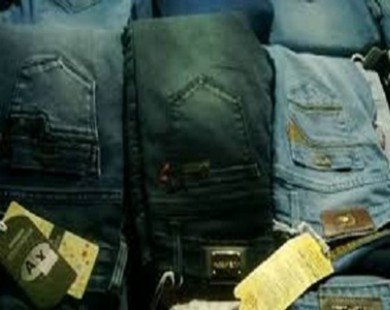 Thu hồi hàng ngàn chiếc quần jean chứa chất gây ung thư