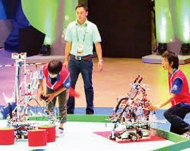 Lac Hong wins university robotics contest