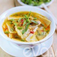 Canh cá nấu măng chua cho cả nhà