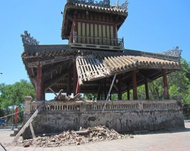 Hue’s famous historical-cultural monument collapses