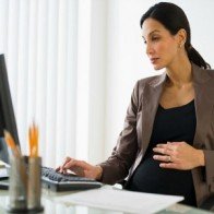 Để mẹ bầu dễ chịu hơn khi ở cơ quan