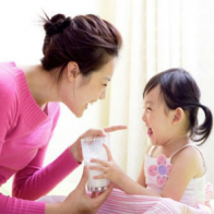 Sai lầm khi cho con ăn khiến trẻ bị lùn