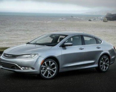 10.000 đơn đặt hàng/ngày cho chiếc Chrysler 200 2015