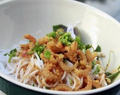 Tasting dried shrimp laksa in Soc Trang