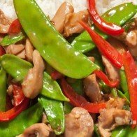 Thịt gà xào đậu Hà Lan, ớt chuông