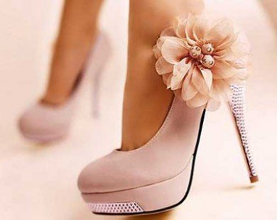 Tại sao phụ nữ dành tình yêu bất diệt cho giày cao gót?