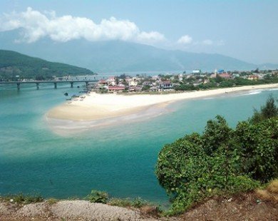 Lang Co Bay marks tourism success