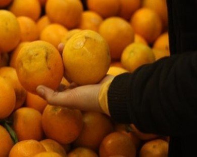 Hoa quả vào siêu thị xuất xứ từ chợ Long Biên?