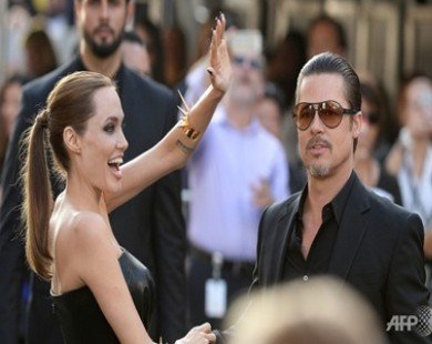 Brad Pitt punched in face at movie premiere