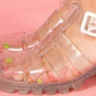 Jelly sandal: Khi thứ đồ rẻ tiền thành hàng hot