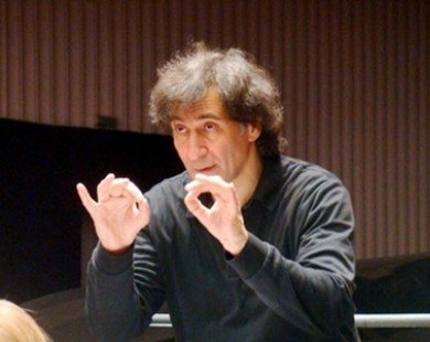 Russian conductor to perform in Hanoi concert