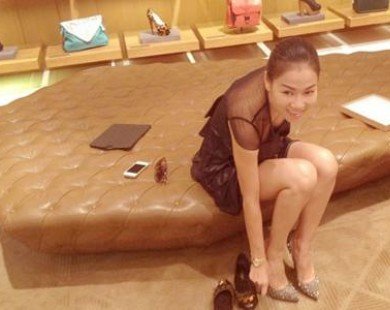Thu Minh tiết lộ tủ giày hàng hiệu hoành tráng