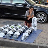 Phạt người đội mũ bảo hiểm kém chất lượng từ 1/7