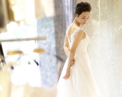 Trà My Idol thử váy cưới xuyên thấu giá gần 200 triệu đồng