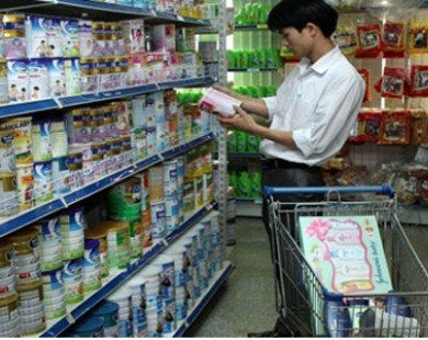 Giá sữa tại nhiều siêu thị bắt đầu giảm
