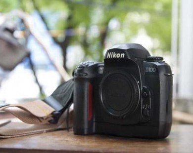 Trung Quốc thu hồi hàng loạt máy ảnh Nikon bị lỗi pin
