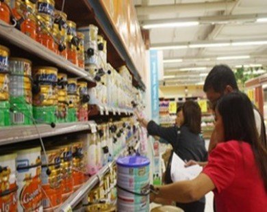 Milk prices at supermarkets decline