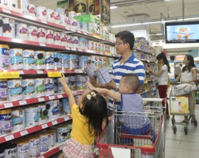 Giá sữa trẻ em tại nhiều cửa hàng vẫn vượt mức trần