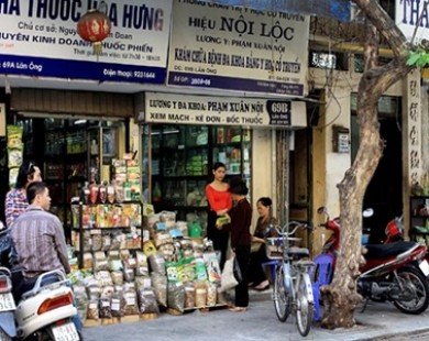 Hanoi works to restore traditional look to old street