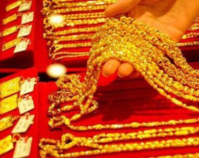 Vàng vững giá trong khi paladi rời khỏi mức cao nhất 3 năm qua