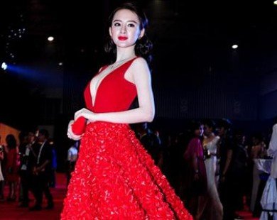10 bộ váy ấn tượng của mỹ nhân Việt ở Đêm hội chân dài