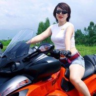 Nữ cán bộ hàng không đam mê xe côn tay