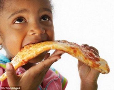 Nhiều cha mẹ nói dối chuyện con ăn vì cảm giác tội lỗi