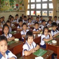 Trẻ tiểu học trường công lập không phải đóng học phí