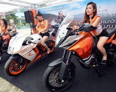 Dàn mô tô khủng KTM đọ dáng bên người đẹp Việt