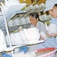 Vì sao doanh nghiệp, người lao động sợ tăng lương tối thiểu?