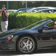 Paris Hilton xuống phố cùng siêu xe McLaren 650S