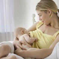 Tranh cãi: Cho con bú có thực sự giúp mẹ giảm cân?