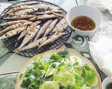 Thưởng thức cá trích nướng ngon rẻ phố Nguyễn Khang