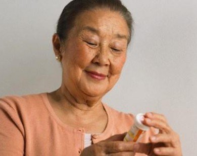 4 lời khuyên dùng thuốc an toàn cho người cao tuổi