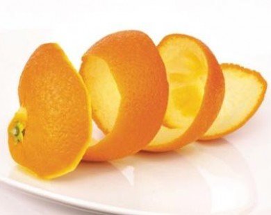 Mẹo hay đánh bay mùi hôi bằng quả cam, giấy báo