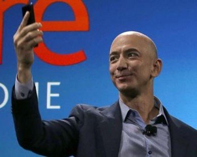 CEO Amazon dùng Samsung trước khi Fire Phone ra mắt